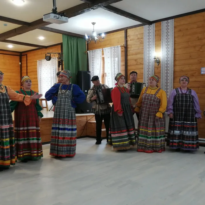 Наши "Скобари" на "Фольклорных выходных" в Усвятском районе.