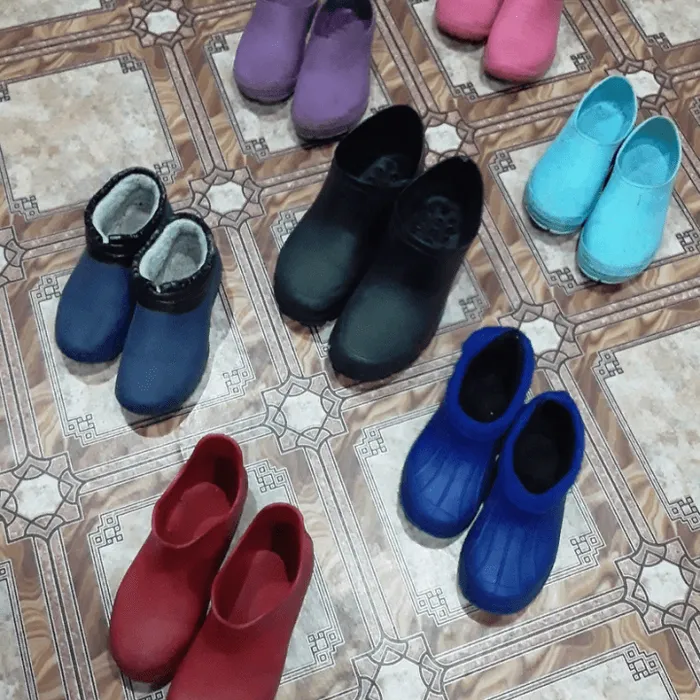 Жадрицкий РДК провёл онлайн-выставку резиновых калош "Деревенский гламур"