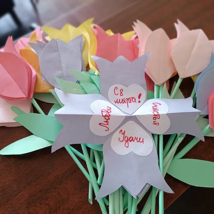 ​ Мастер-класс по изготовлению поздравительной открытки-тюльпана&nbsp;ко Дню 8 Марта.  ​