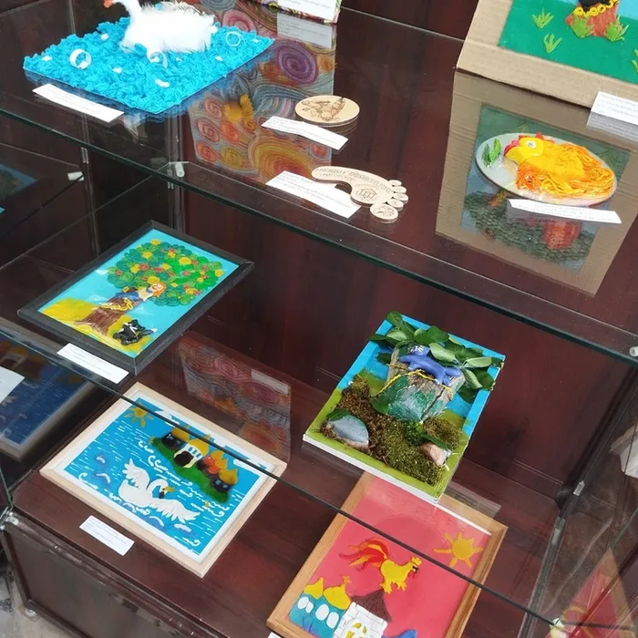 Выставка декоративно-прикладного творчества "Герои пушкинских творений"!