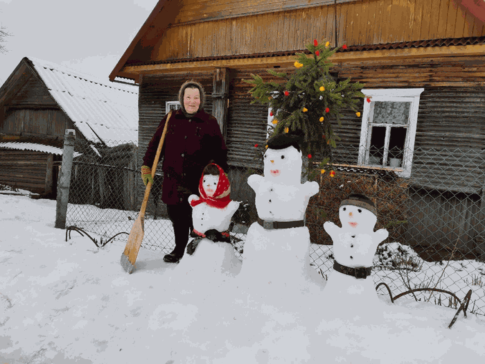 Семейство снеговичков от Елены из Михалкино.Фото Александры Васильевой